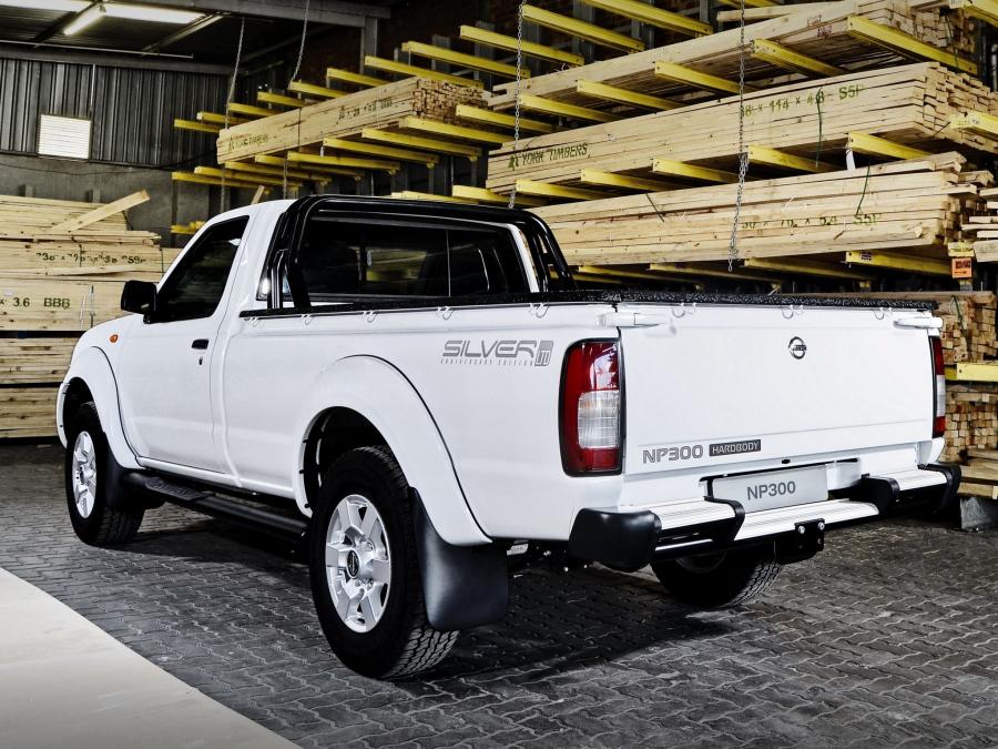  Nissan NP300 Hardbody Silver Single Cab 2013 года  (фото 2 из 9)